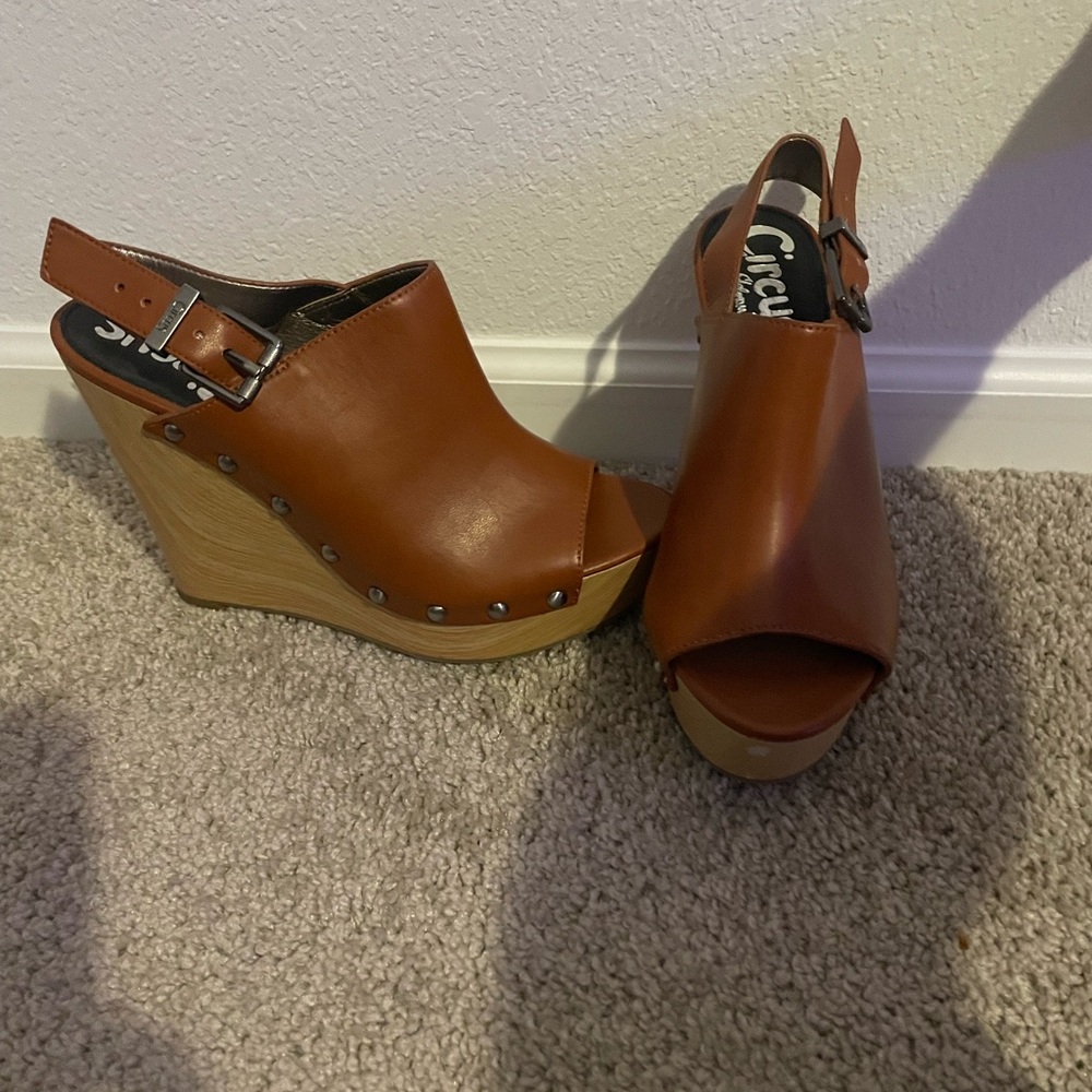 Tan Leather Peep-Toe Wedge Sandals with Buckle Slingback